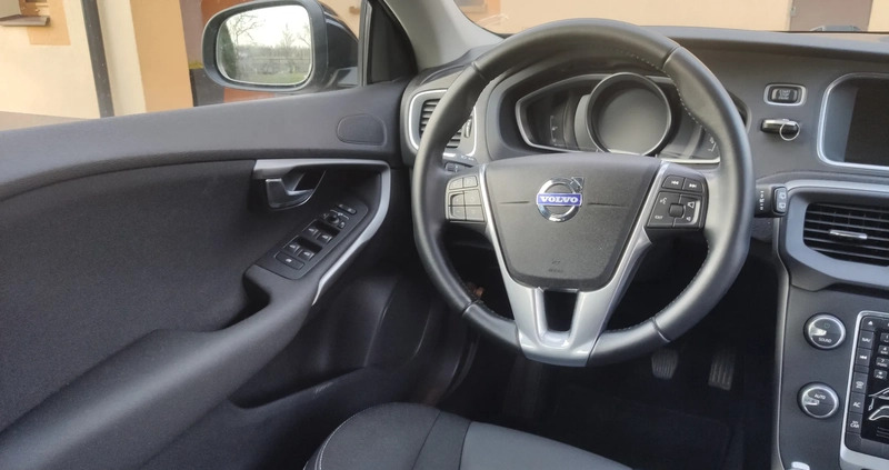 Volvo V40 cena 46000 przebieg: 74788, rok produkcji 2016 z Bierutów małe 466